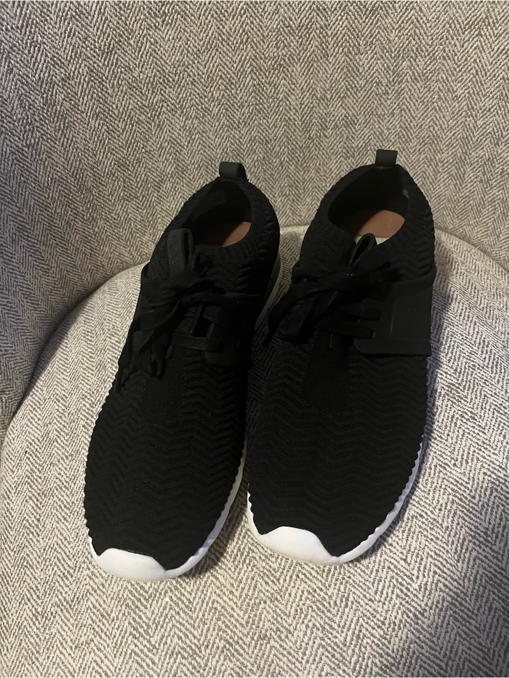 UGG Willows Women’s Size 8 Black Knit Sneakers Treadlite 1099837